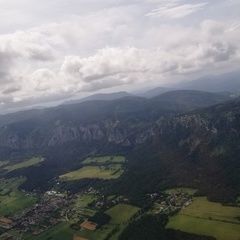 Flugwegposition um 13:49:28: Aufgenommen in der Nähe von Gemeinde Winzendorf-Muthmannsdorf, Österreich in 1144 Meter